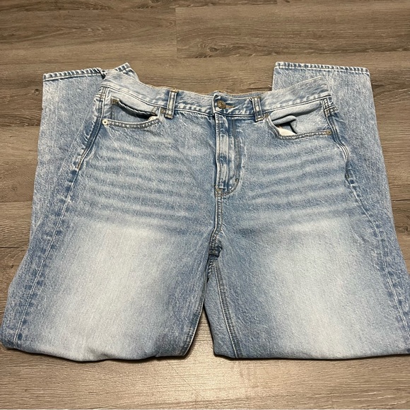 American Eagle Outfitters Denim - American Eagle Mom Jeans Size 10